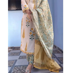 Ivory & Yellow Floral Printed Kurta Set with Matching Dupatta